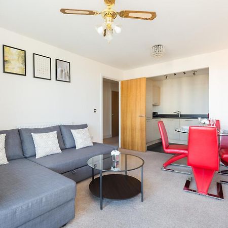 Birmingham City Apartment Skyline Views - Free Parking & Balcony Exterior photo